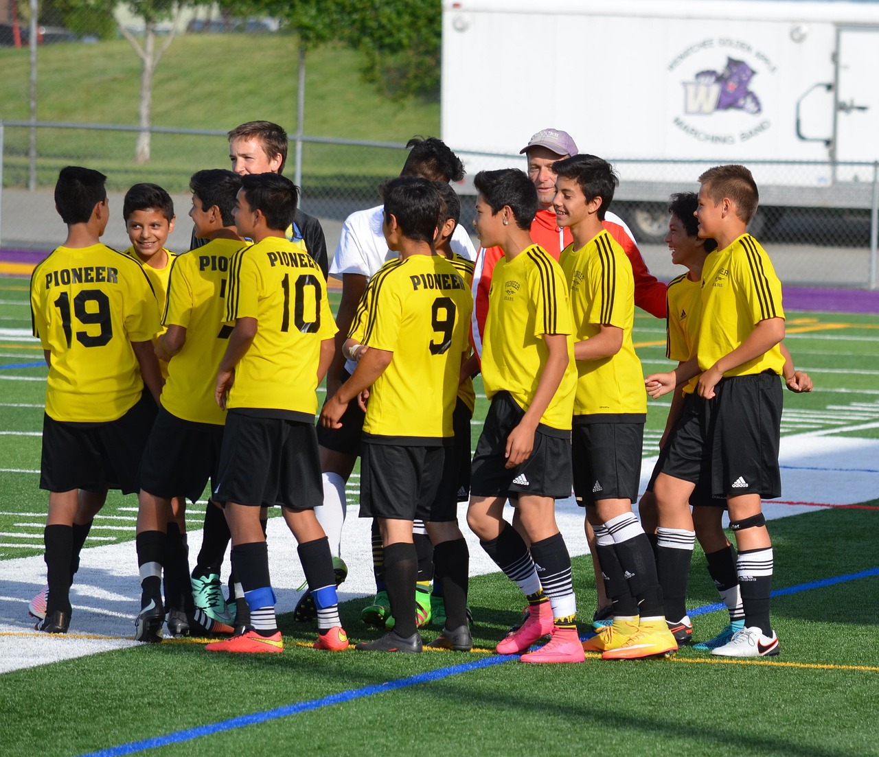 疯狂骑士团：余杭工商执照注册代理公司